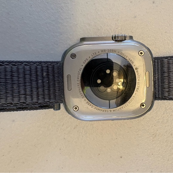 Apple Watch Ultra (49mm) Titanium – GPS + Cellular – Unlocked - Picture 7 of 9